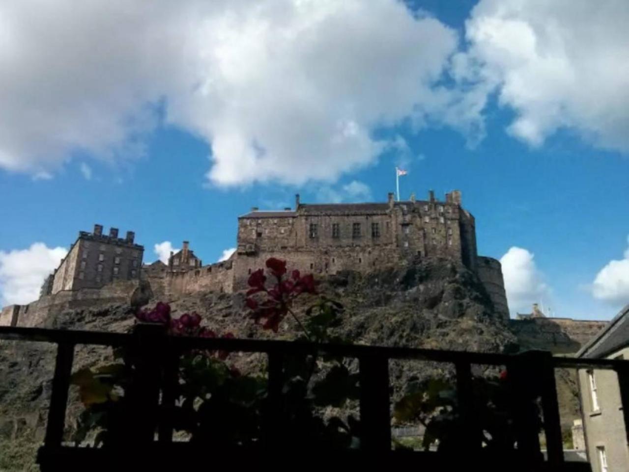 Joivy Stylish Castle View Apartment Edinburgh Luaran gambar